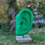 Kunstwerk groen oor in Amsterdam-Noord