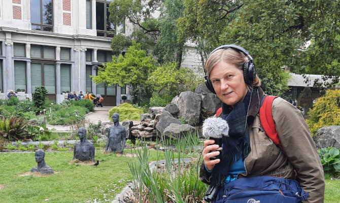Podcaster Ivonne Smit in Den Botaniek van Antwerpen