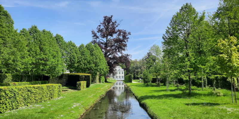 Jardins d'eau d'Annevoie, het kleine kanaal