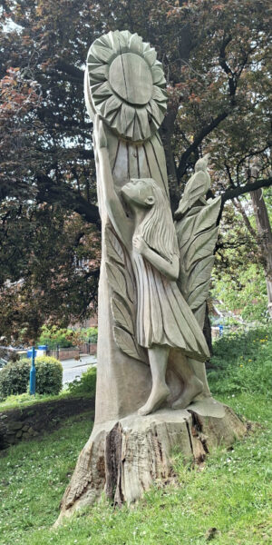 Wood sculpture in Pannett Park