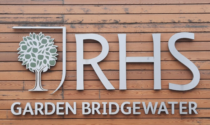 RHS Garden Bridgewater naam op gevel